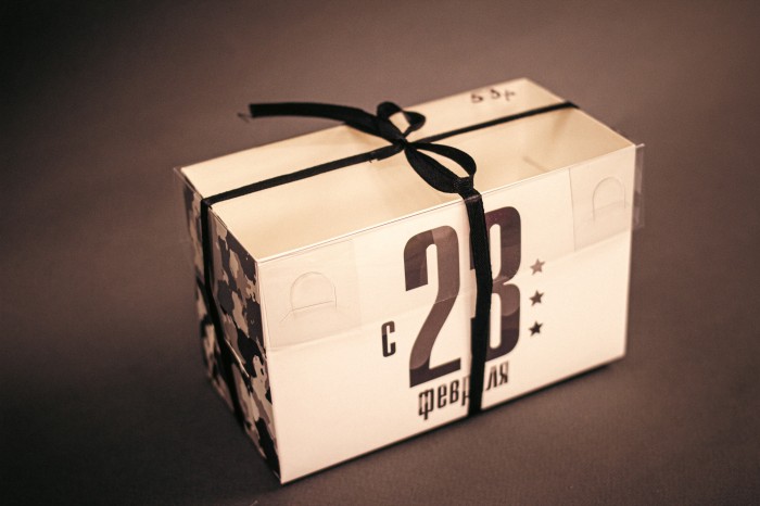 Коробка для 2 капкейков с прозрачной крышкой "23 февраля" 16*8*10 см