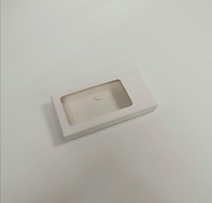 Коробка для шоколадки 17,1*8*1,4 см с окном, белая